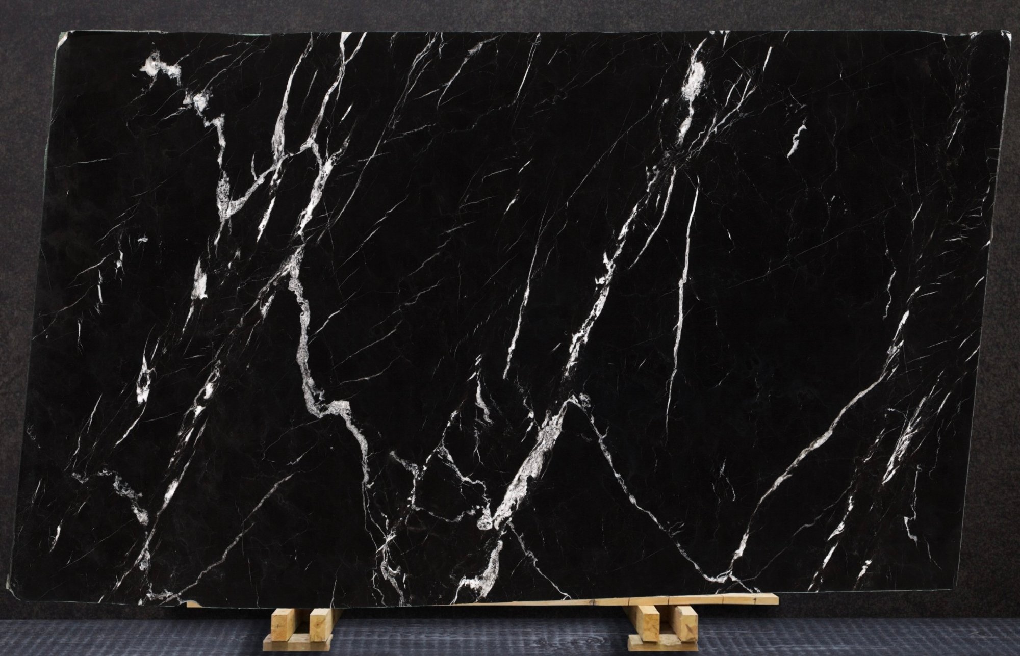 Alexandrette Black — full slab